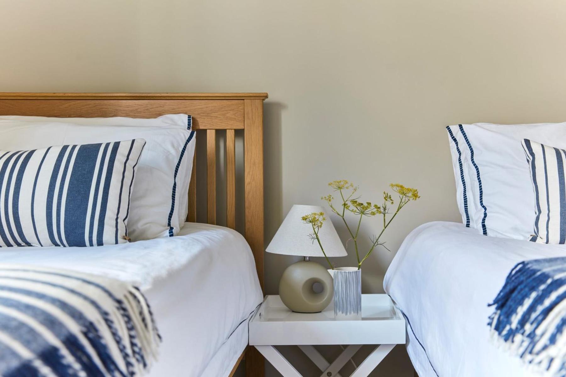 Bosun Cottage - Boutique Retreat On The Beach Deal Exterior photo